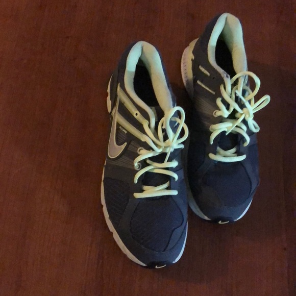 Nike Shoes - 9.5 women’s Nike shoes